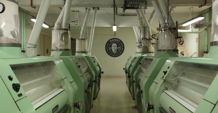 Le broyage sur cylindres est la principale technique d'obtention de farine dans les moulins modernes.  